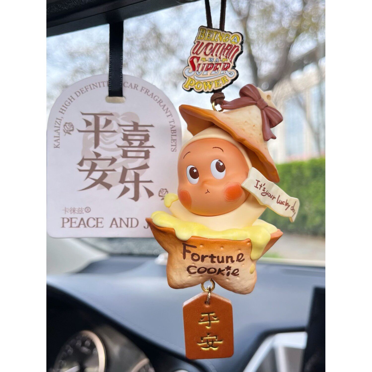 泡泡玛特星星人车载香熏挂饰后视镜挂件车内饰品新车礼物送女友