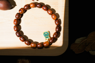 深夜小茶馆甄选被赐福海南黄花梨枣珠手串,配定制台历