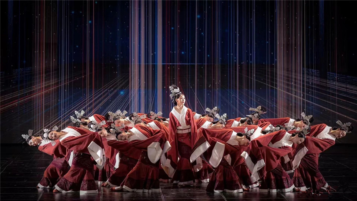 《五星出东方》同款中国红舞蹈服定制古装汉服女子演出表演衣服4