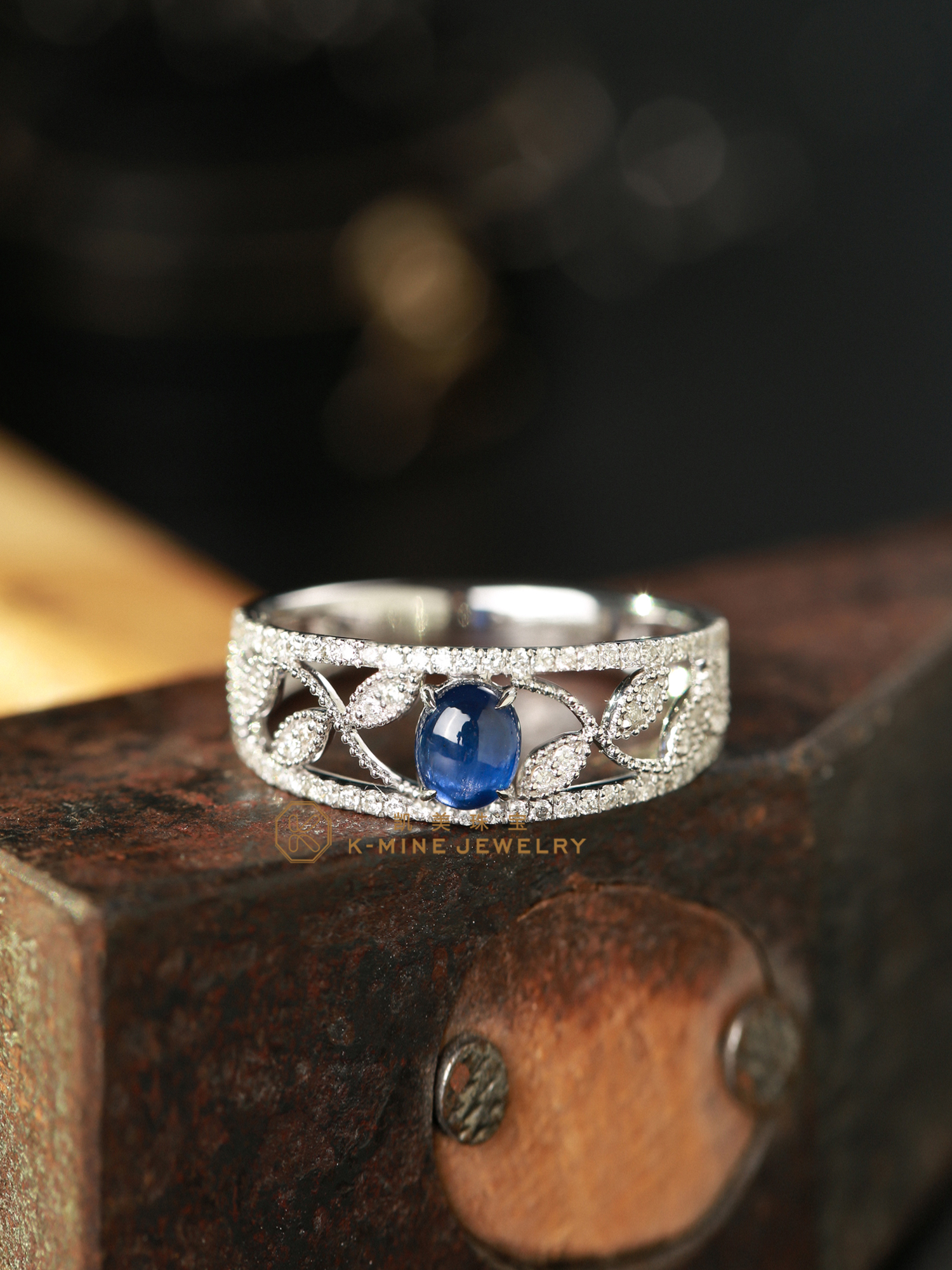 凯美珠宝18K金天然素面蓝宝石宽戒指女枝叶露珠边典雅气质可定制