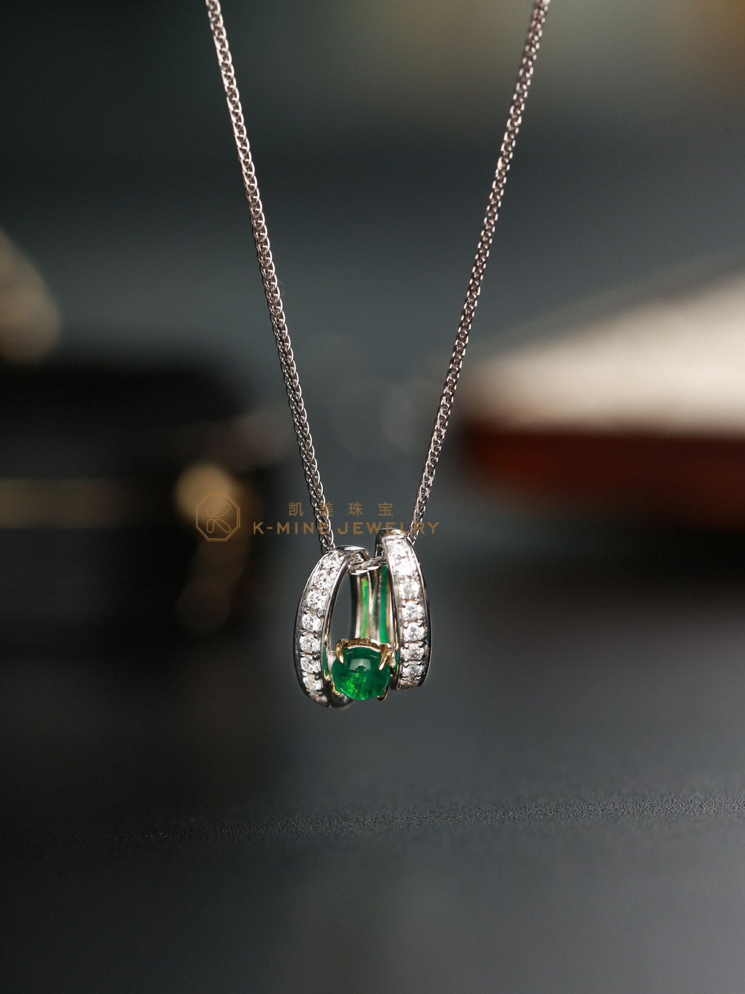 正品真天然祖母绿小吊坠项链18K白金带证书支持复检日常通勤款