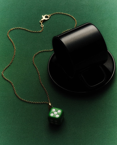 VEERT The Dice Pendant Chain in Yellow Gold珍珠骰子项链