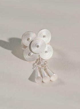 声东集西 贵州苗族手工新中式窝妥⻛铃流苏戒指女夏季礼物