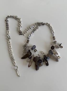 克鲁兹原黑地狱堕落的灵魂水晶别针项炼的男人和女人的锁骨炼项炼