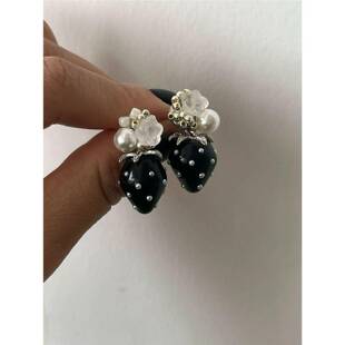 原创设计手工草莓串珠编织耳钉耳夹黑女