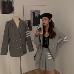 Real shot ins blogger's hot grey silhouette suit coat + high waist pleated skirt