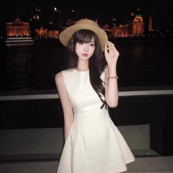 白色无袖背心连衣裙女夏季2026新款韩系简约百搭修身显瘦收腰裙子