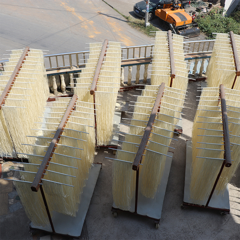 手工挂面条零添加健康易熟太阳晒