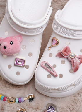 可爱甜粉毛绒小熊Crocs洞洞鞋花