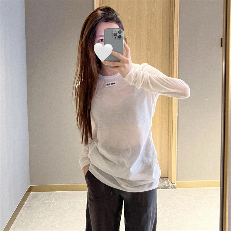 2025春季新款白色圆领薄款长袖T恤女设计感修身显瘦防晒打底上衣