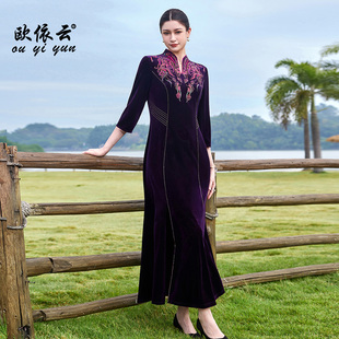 欧依云华丽气质优雅长裙子显瘦洋气2026新款秋装中年妈妈改良旗袍