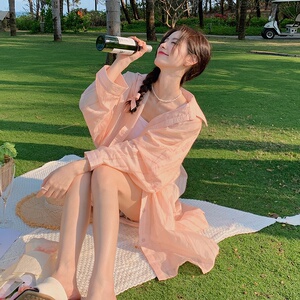 粉色中长款防晒衣女夏季2025新款轻薄慵懒风开叉宽松薄款过膝衬衫图片