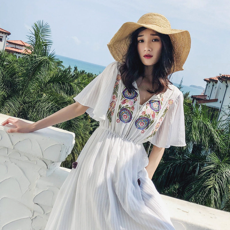 夏季精品绣花刺绣民族风云南旅游度假连衣裙长裙甜美少女云南丽江