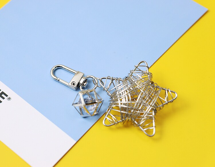 2020 손으로 감싼 철선 다이아몬드 문 다섯개 행성 키 체인 펜던트 AIRPODS 보호 커버 키 체인으로 상감