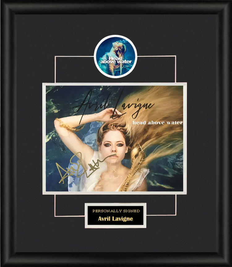 收藏 艾薇儿 head above water 亲笔签名照片裱框 含sa证书 歌手