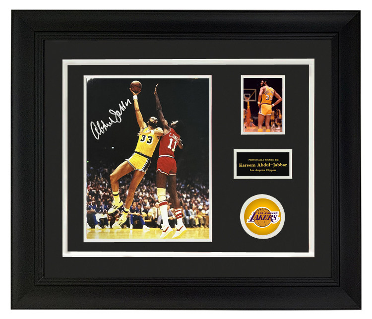 湖人33号名宿 天勾贾巴尔亲笔签名照片 含证书 裱框 收藏