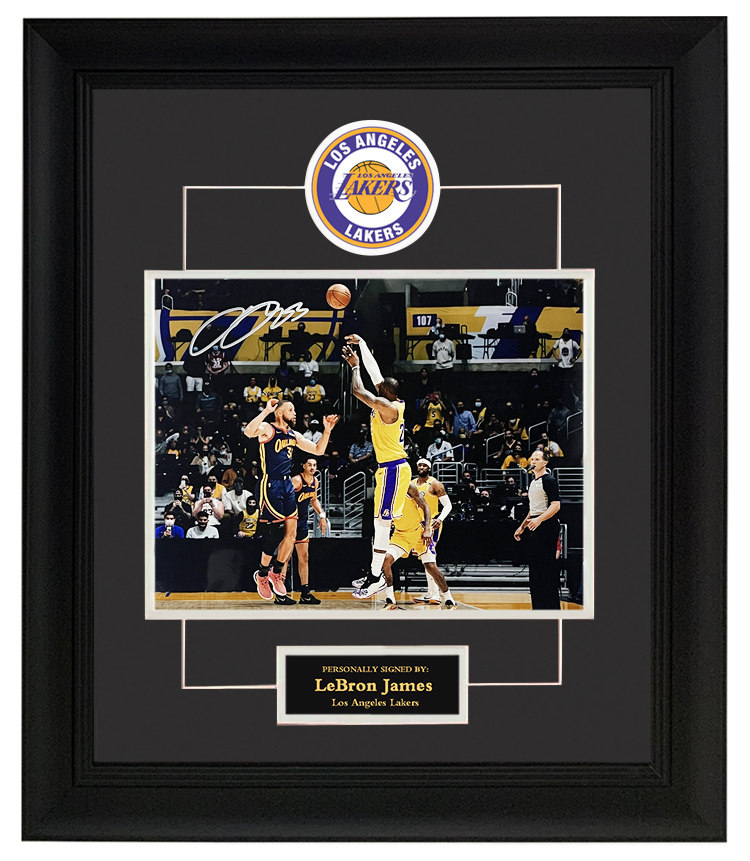 詹姆斯亲笔签名照片 lbj勒布朗湖人23号 带证书 裱框 收藏 礼物