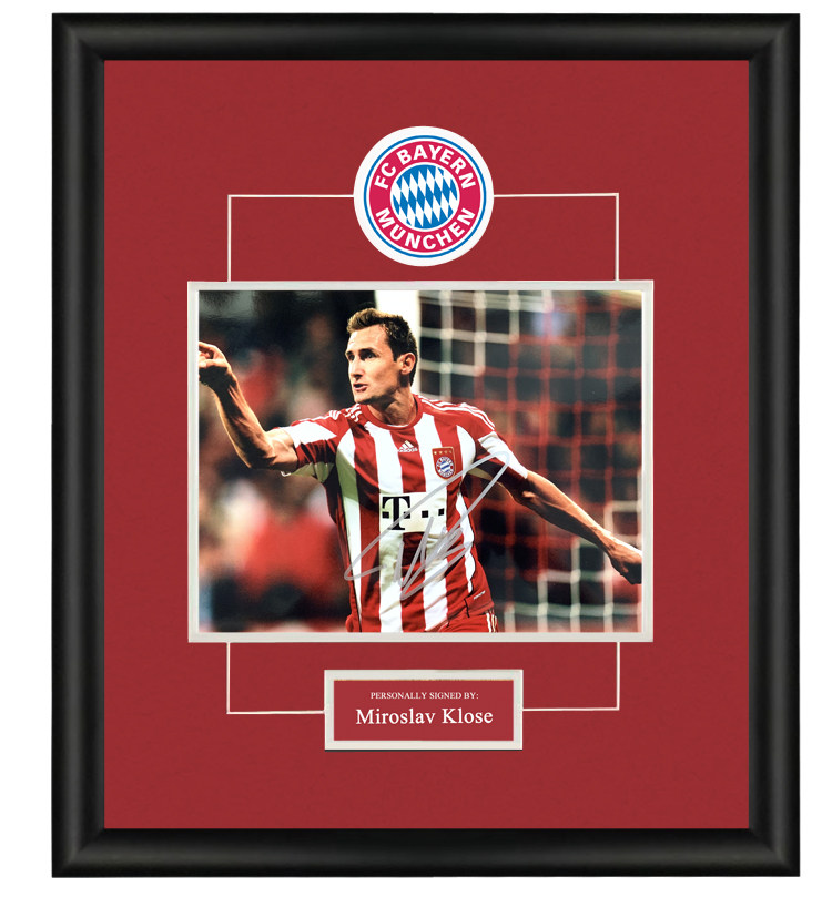 拜仁慕尼黑足球俱乐部 米洛斯拉夫克洛泽 亲笔签名照片 裱框收藏 含sa
