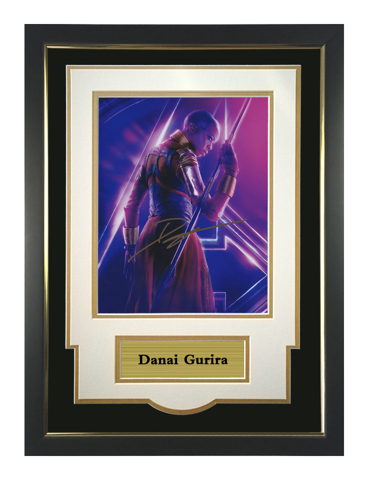 漫威黑豹达娜古瑞拉亲笔签名照片 含证书裱框