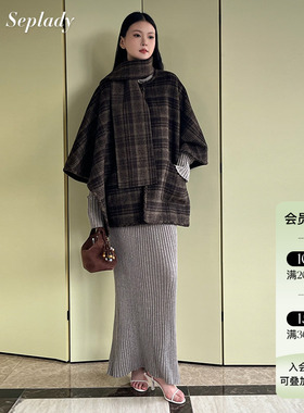 VIKTORIACHAN 25AW秋冬新品 复古格纹斗篷披肩羊毛外套女围巾造型