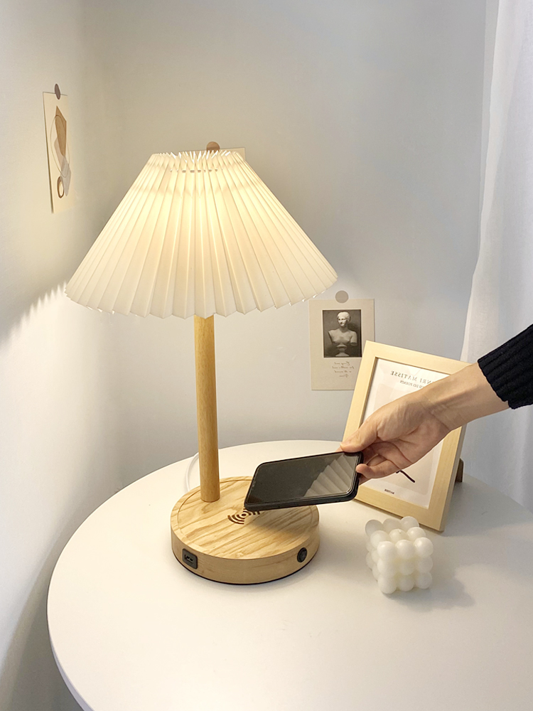Mobile phone wireless charging Table lamp Pleated retro wedding gift ins lamp Bedroom bed head lamp Dormitory decoration Light luxury