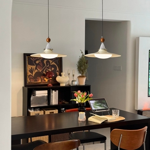 法式奶油中古风餐厅吊灯双头飞碟灯胡桃木色复古吧台圆餐桌灯新款