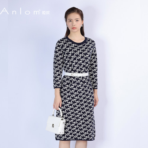 Anlom/娅奴棉纤针织圆领蓝底白花