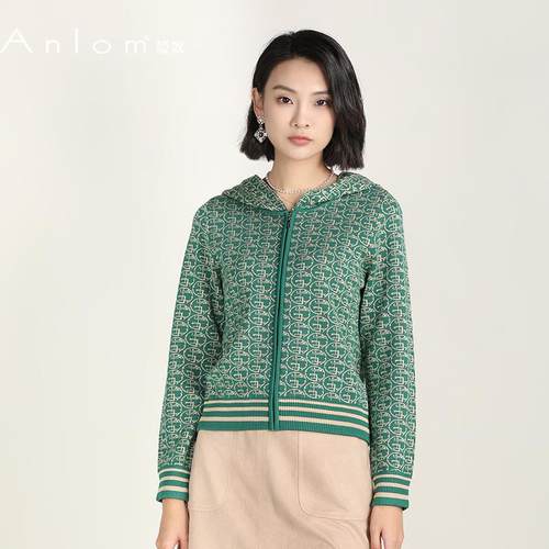 娅奴秋季长袖连帽杏绿针织衫