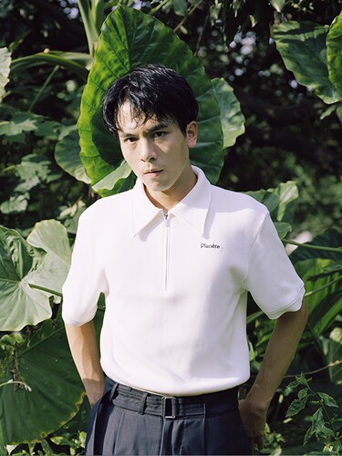 白色华夫格半拉链polo衫