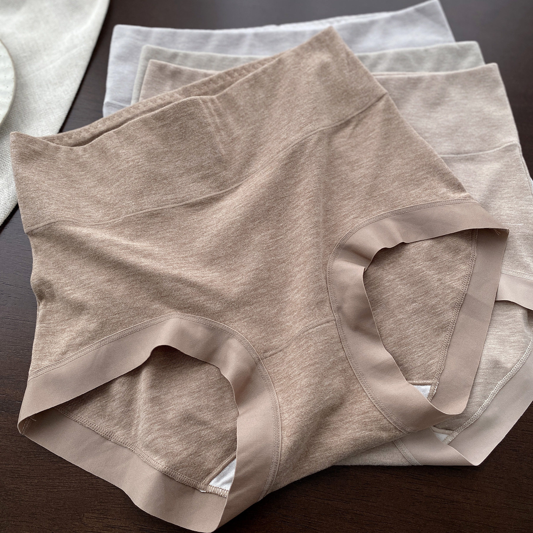 秋冬新款1365简约无痕磨毛包臀内裤女舒适中高腰护腰裤纯色三角裤