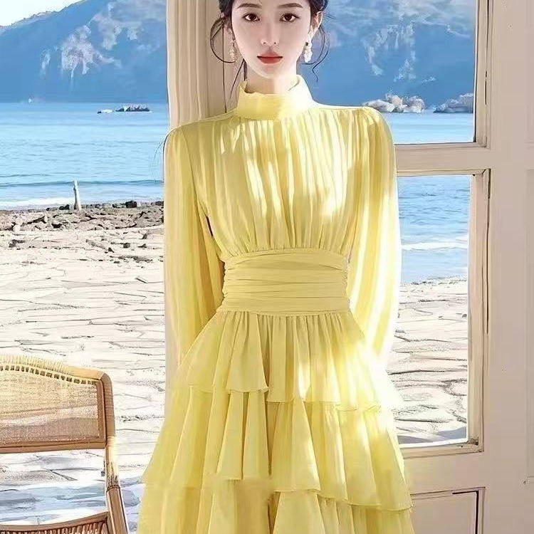 法式富家千金名媛温柔收腰减龄高级感绝美黄色收腰荷叶边连衣裙春