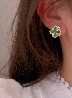 巨显白流沙珠光绿色可转动耳钉宝石简约高级感气质银针耳饰女夏