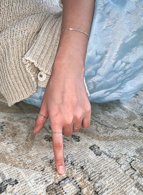 通体纯银实心小银戒指