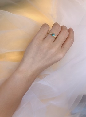 精致金淡蓝色复古戒指古风