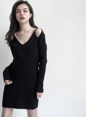 高端定制网红女神精品春秋长袖打底裙黑色V领露肩修身针织连衣裙