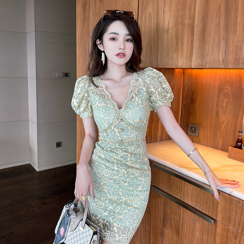 20058夏季绿色蕾丝连衣裙新款女小个子显瘦气质V领泡泡袖包臀短裙