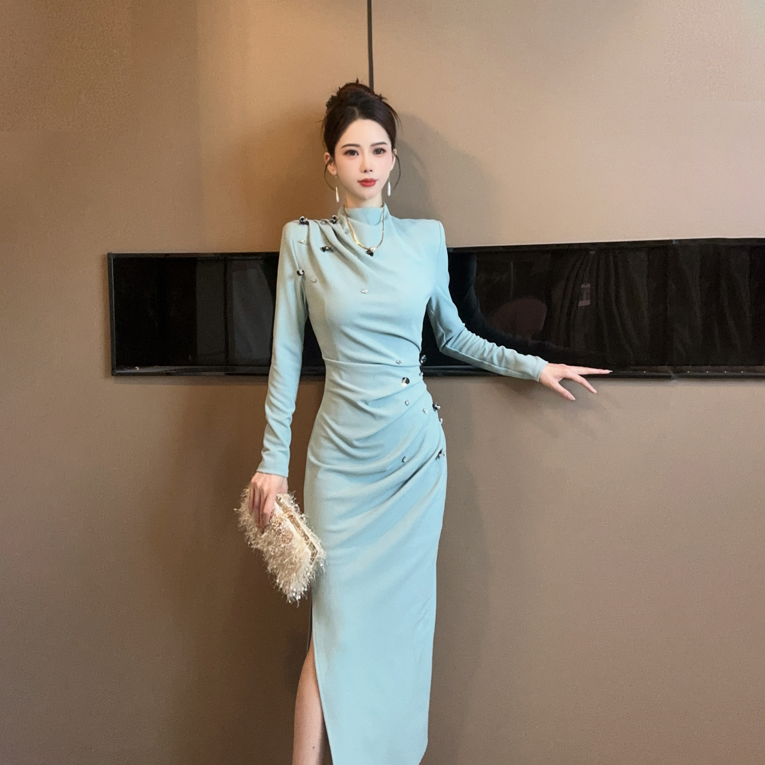 高领打底时尚定制长裙轻奢高级感简约新款修身显瘦显白气质连衣裙