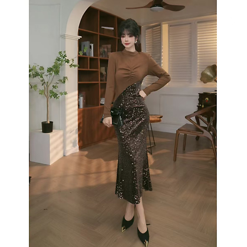美拉德穿搭显瘦连衣裙秋冬款女高级感大衣内搭长袖修身鱼尾长裙子