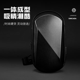 新潮代硬壳胸包男防水多功能单肩斜挎包休闲运动包黑色