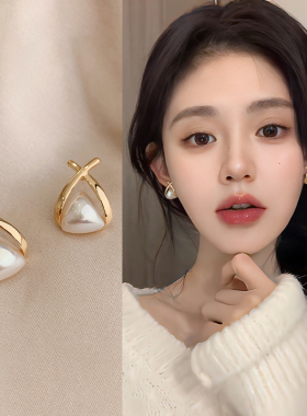 气质珍珠款耳环女轻奢高级小众圆脸耳钉时尚简约独特漂亮新款耳饰