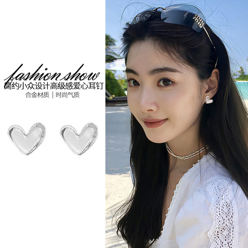 银色爱心蚊香盘耳夹女