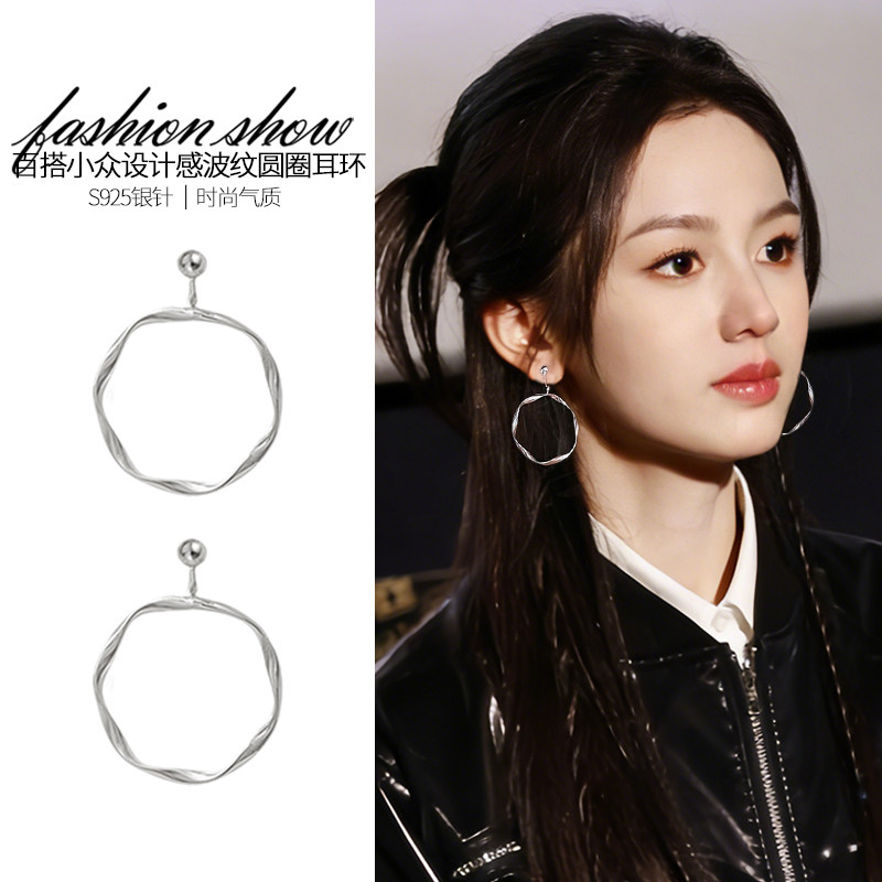 港风麻花圈圈耳环2025新款爆款女人味精致耳钉独特小众设计感耳饰,饰品/流行首饰/时尚饰品新,耳环,淘宝优惠券,粉丝福利购,淘宝优惠卷