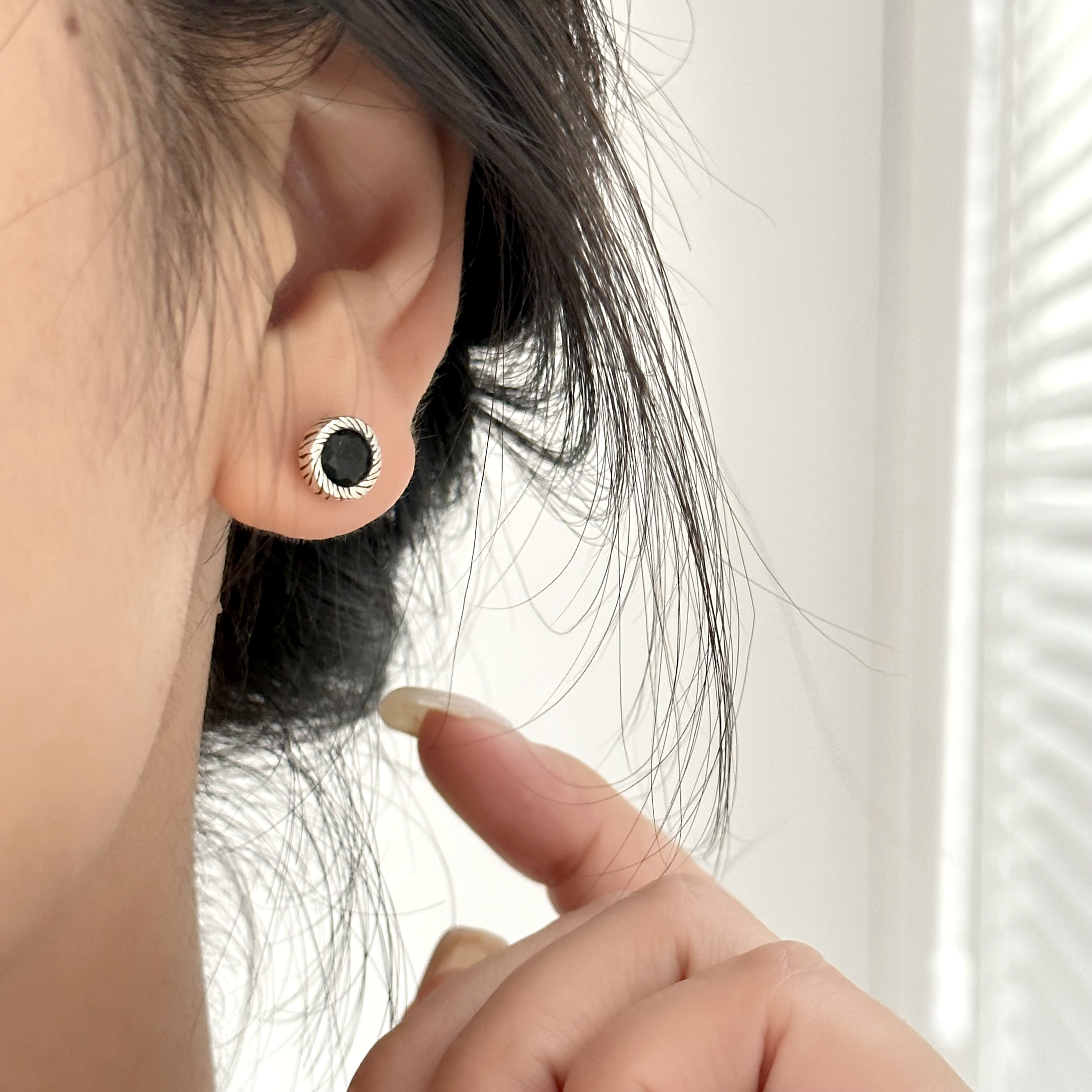 MISS JOJO925银耳饰韩国ins风时尚简约气质女螺纹黑石圆盘耳钉,饰品/流行首饰/时尚饰品新,银饰耳饰,淘宝优惠券,粉丝福利购,淘宝优惠卷