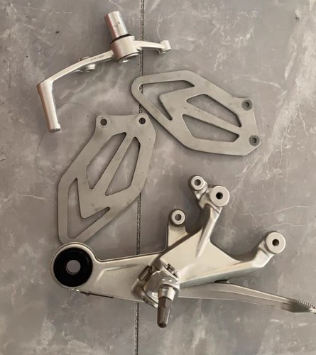 15 16 17 18 宝马s1000rr脚踏总成。可拆卖