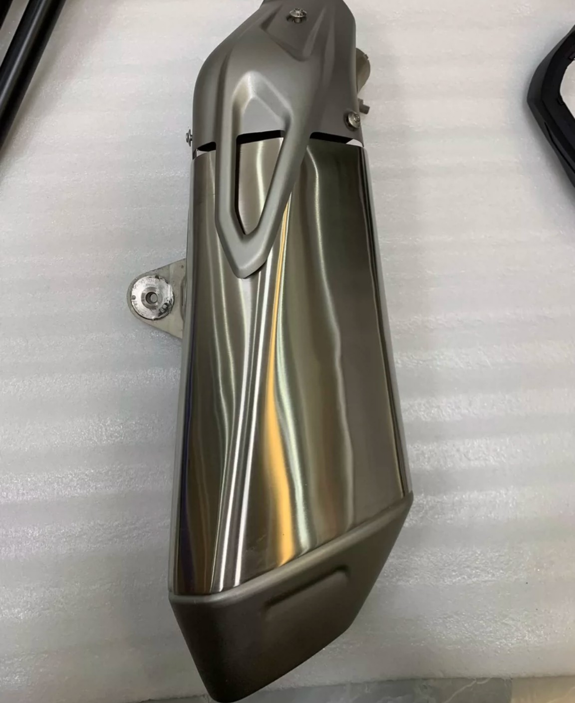 宝马s1000xr。排气尾段成色漂亮。原装拆车 现货