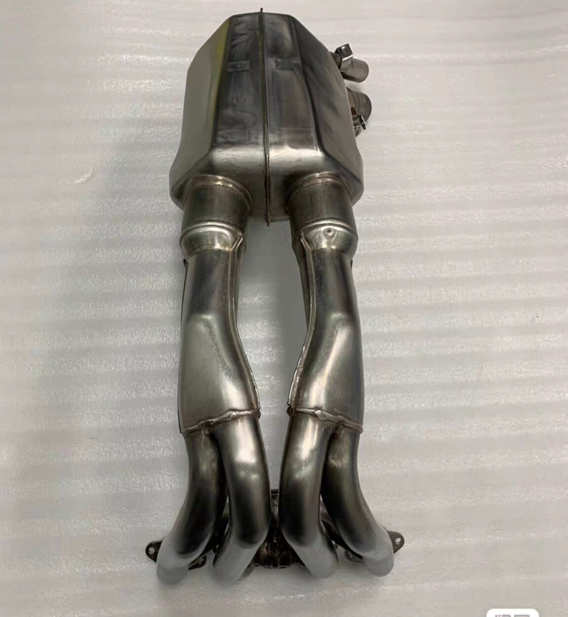 宝马s1000xr。排气前段。排气头。 原装成色漂亮。无伤