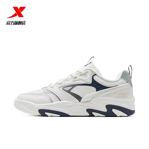 特步板鞋男鞋2025夏季新款时尚皮网面透气休闲运动鞋975219310001