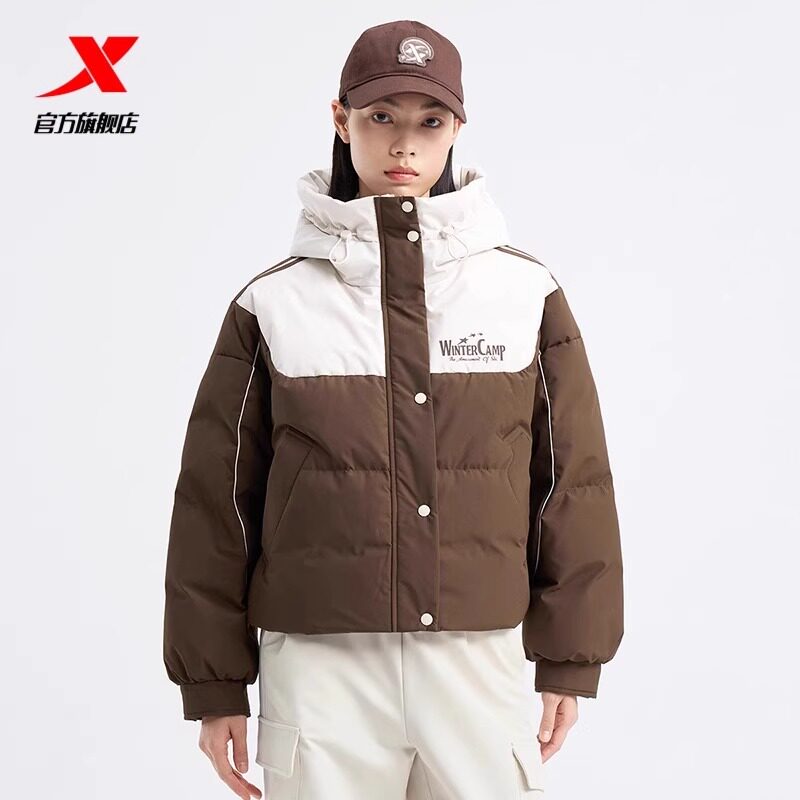 特步休闲羽绒服女2024冬季新款撞色拼接保暖棉服连帽运动外套鸭绒