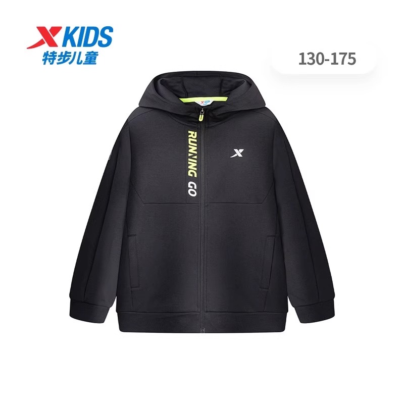 特步宽松透气运动休闲中厚外套秋