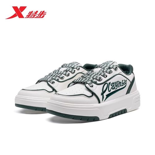 特步皮面男平底低帮千层鞋板鞋